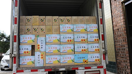 助銷黃桃社會扶貧，關(guān)愛員工送高溫福利